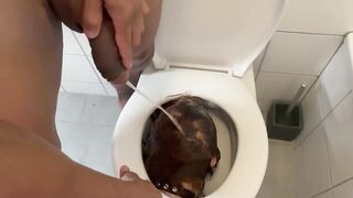 Dolly Dyson - Gesicht ins Klo gestopft