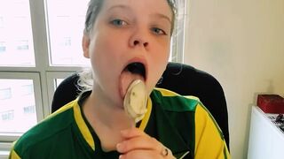 HORNY GOOCHEESE SHOWS PUSSY ON YOUTUBE LIVE STREAM