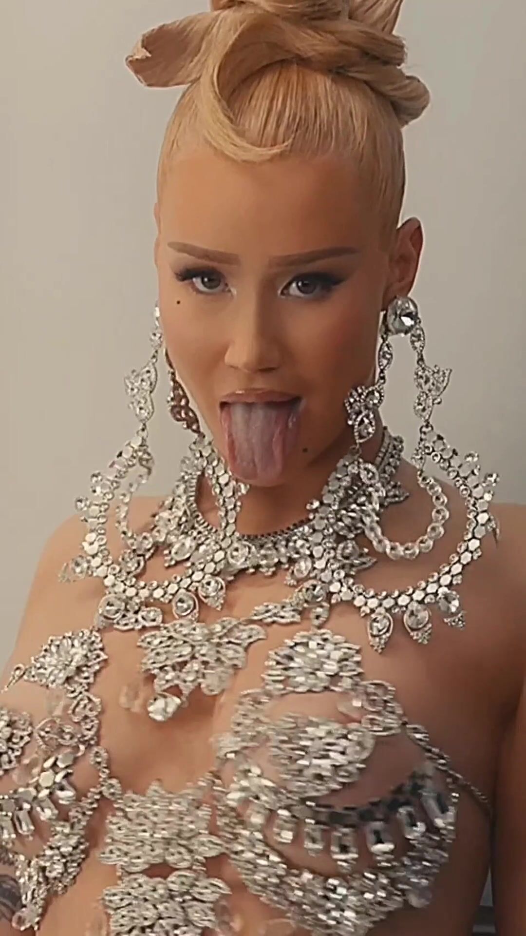 Iggy Asalea See Thru Pearl necklaces Top Ahegao